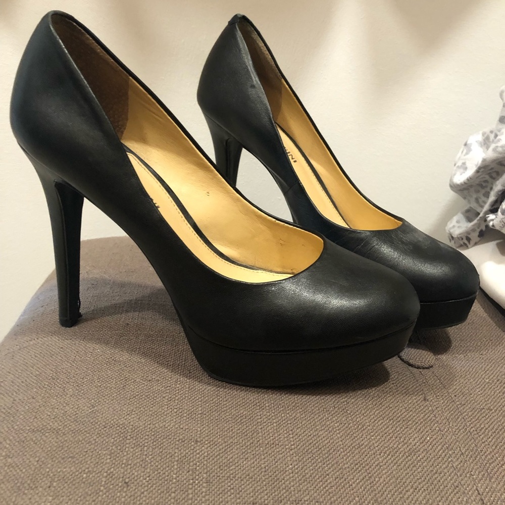 Gianni Bini Black Leather Platform Pumps